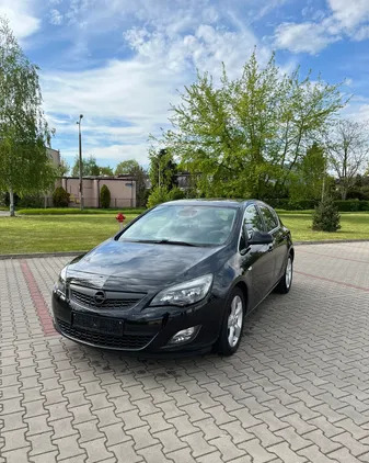 mazowieckie Opel Astra cena 16900 przebieg: 210000, rok produkcji 2009 z Radom